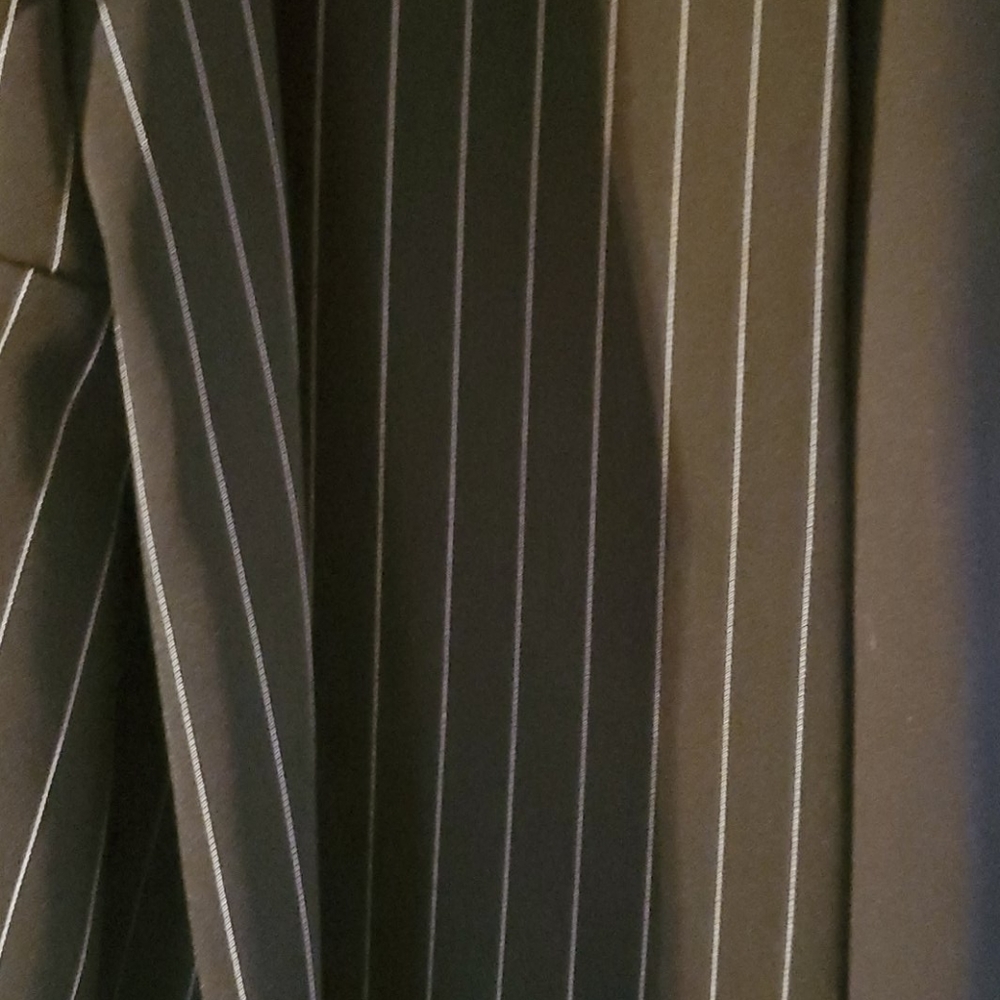 Suit - Picture 4 of 4